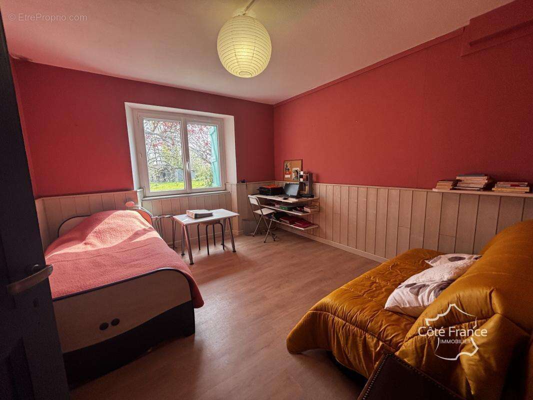 Maison à SAINT-ETIENNE-DE-MAURS