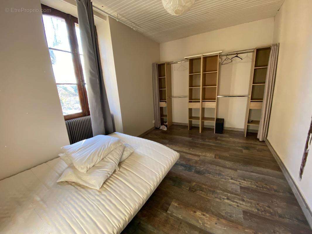 Commerce à TREMOLAT