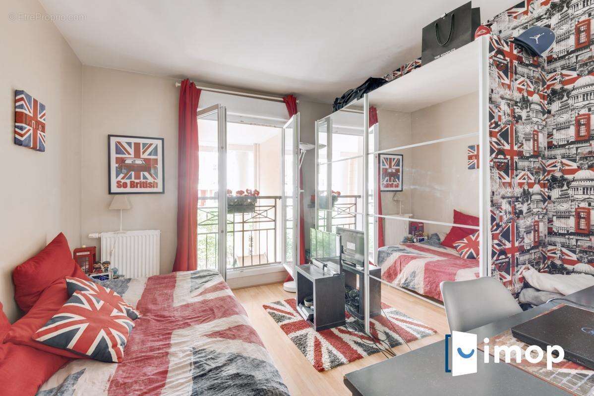 Appartement à COURBEVOIE