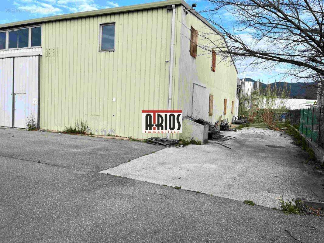 Commerce à LA FARLEDE