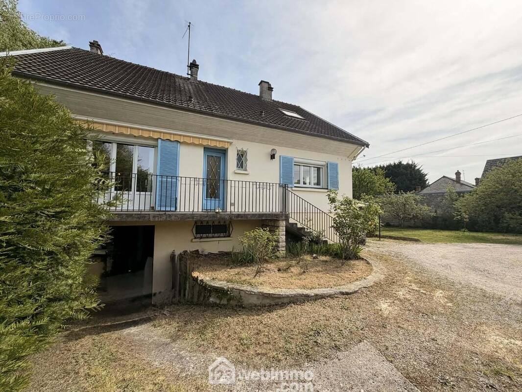 Joli pavillon sur sous-sol complet avec commodités de plain pied - Maison à BRUYERES-ET-MONTBERAULT