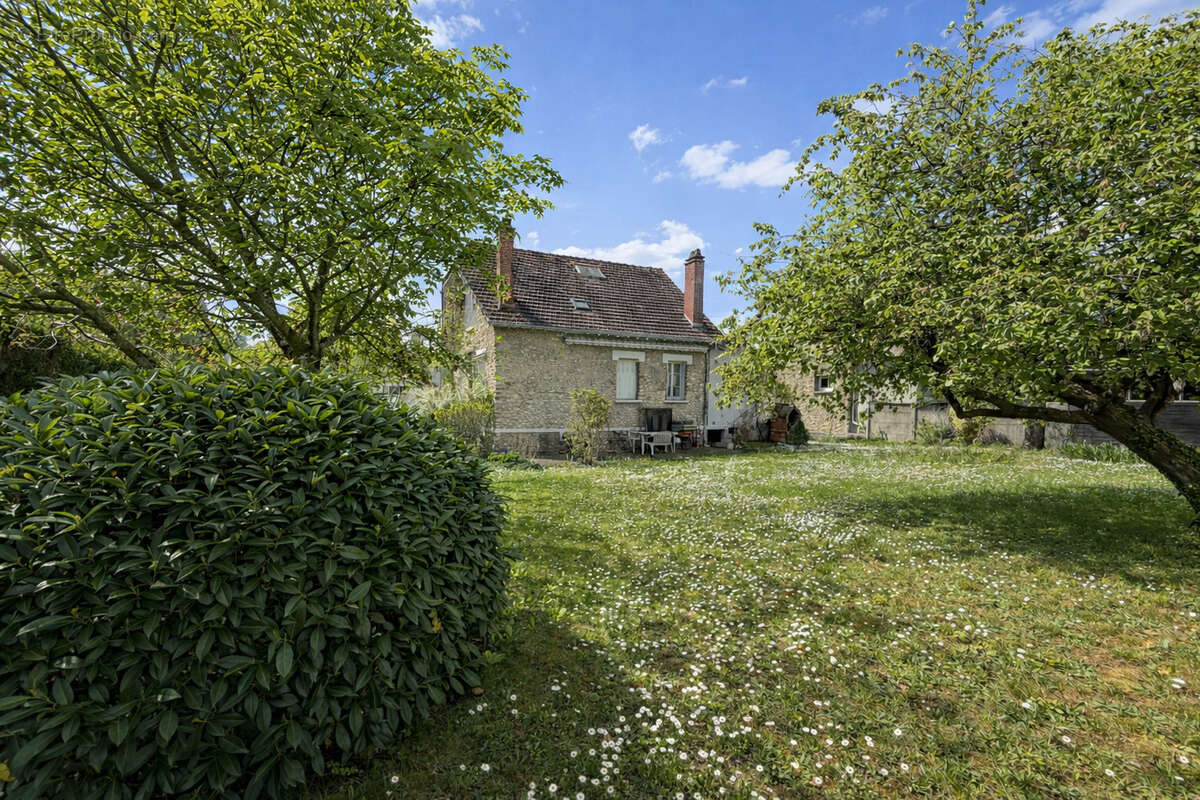 jardin - Maison à VARENNES-JARCY