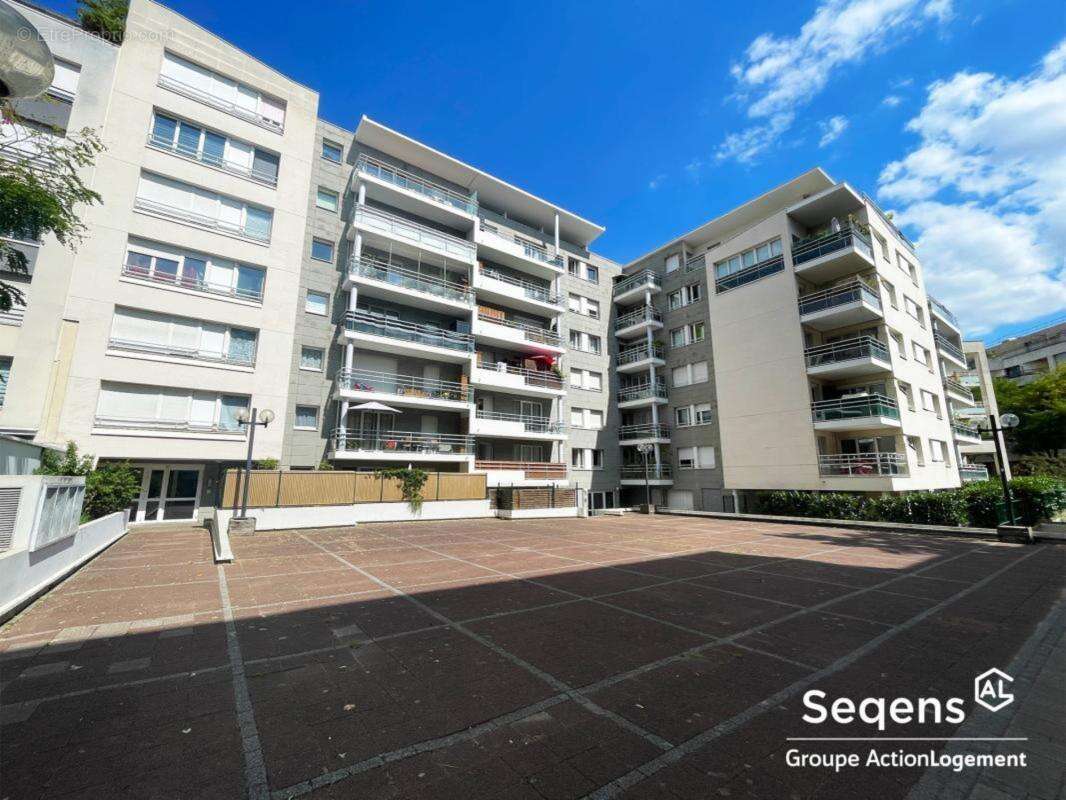 Appartement à SURESNES