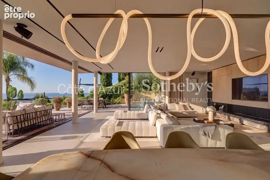 Vallauris, villa d'architecte contemporaine de 433 m² avec cinq suites, piscine miroir - photo 6