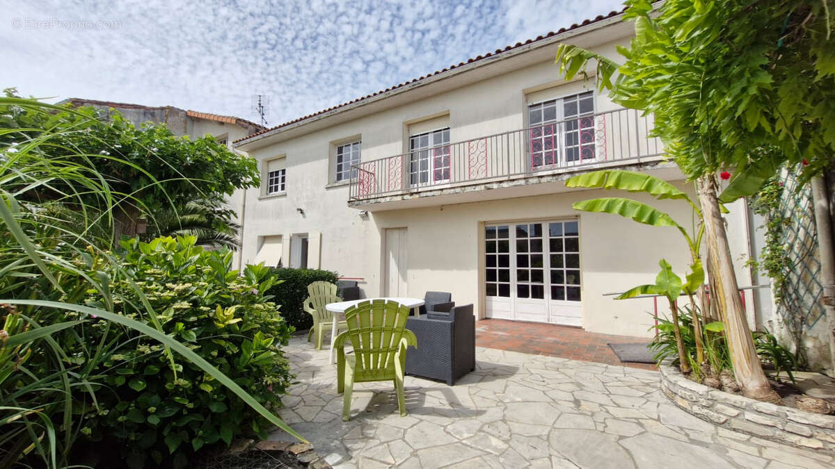 Maison à MORTAGNE-SUR-GIRONDE