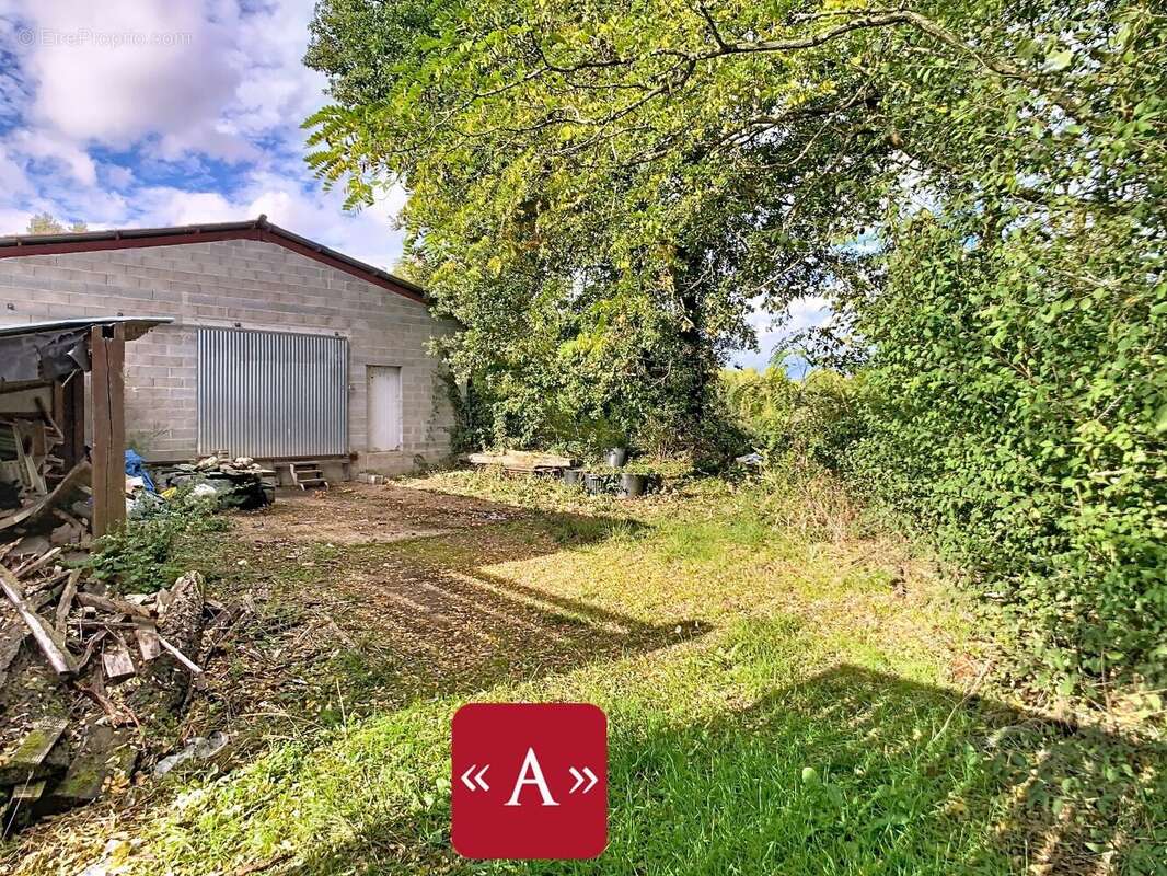 Commerce à LA MAGDELAINE-SUR-TARN