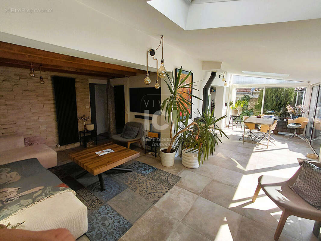 Maison à SAINTE-LUCE-SUR-LOIRE