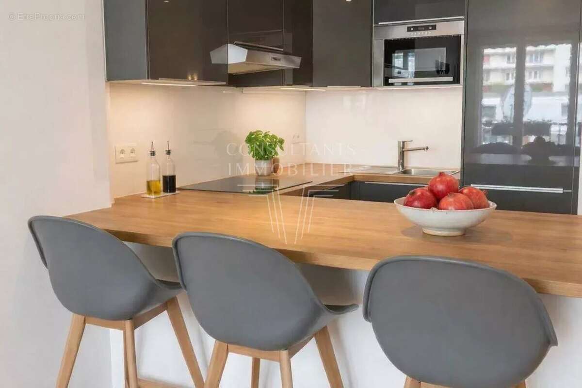 Appartement à PARIS-16E