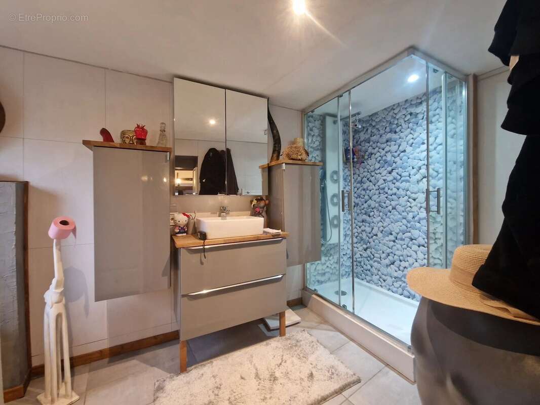 Maison à COURBEPINE