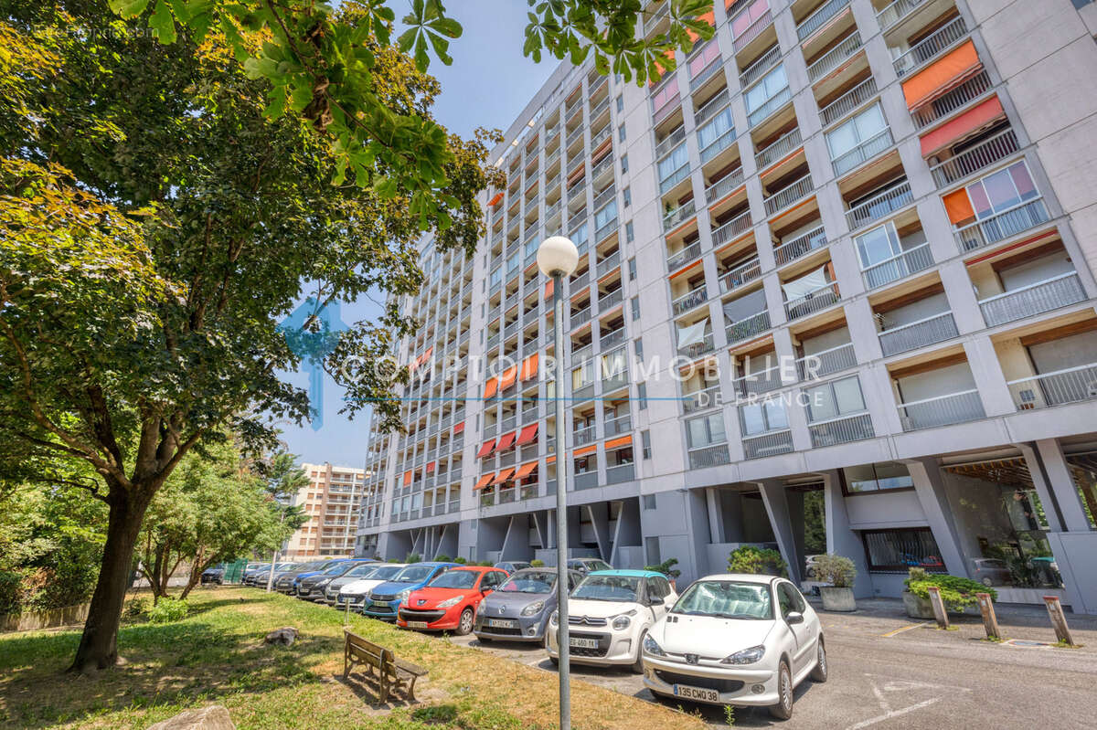 Isère (38) Grenoble-Libération-  T5 Lumineux ( 3 chambres ) -110 m2 - photo 3