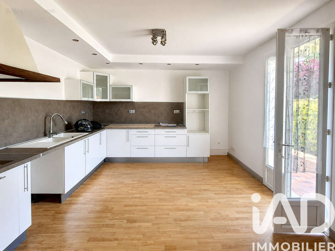 Maison 110 m² à Juillac-Le-Coq  - photo 2