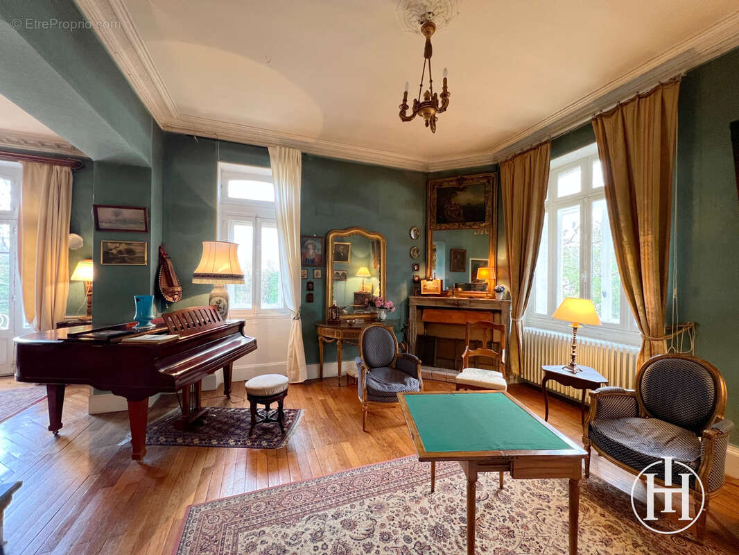 Maison à SAINT-AMAND-MONTROND