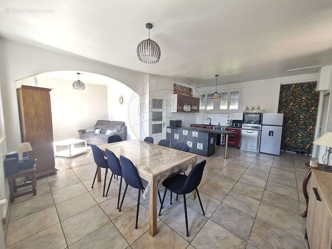 Maison à JASSANS-RIOTTIER