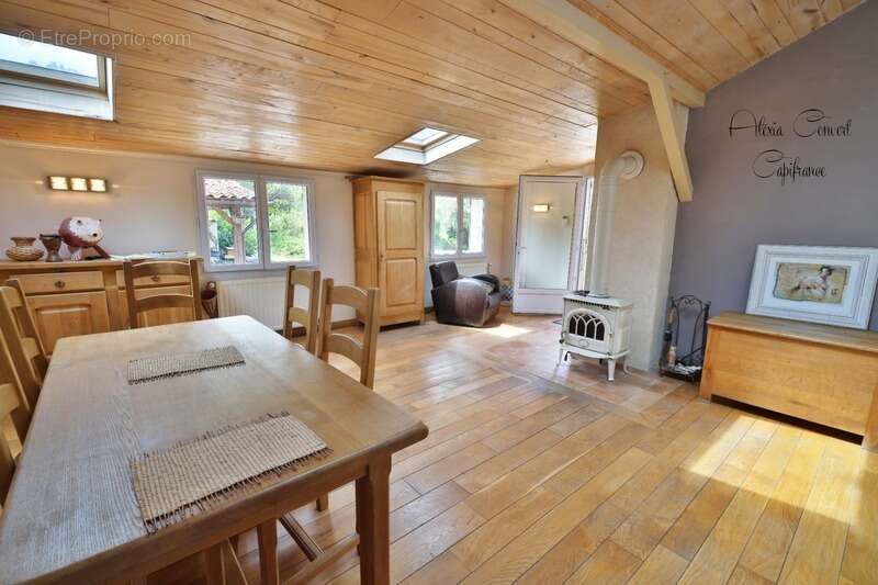 Maison à vendre 5 pièces, terrain 3420m² de calme à CORMOZ (01) - photo 4