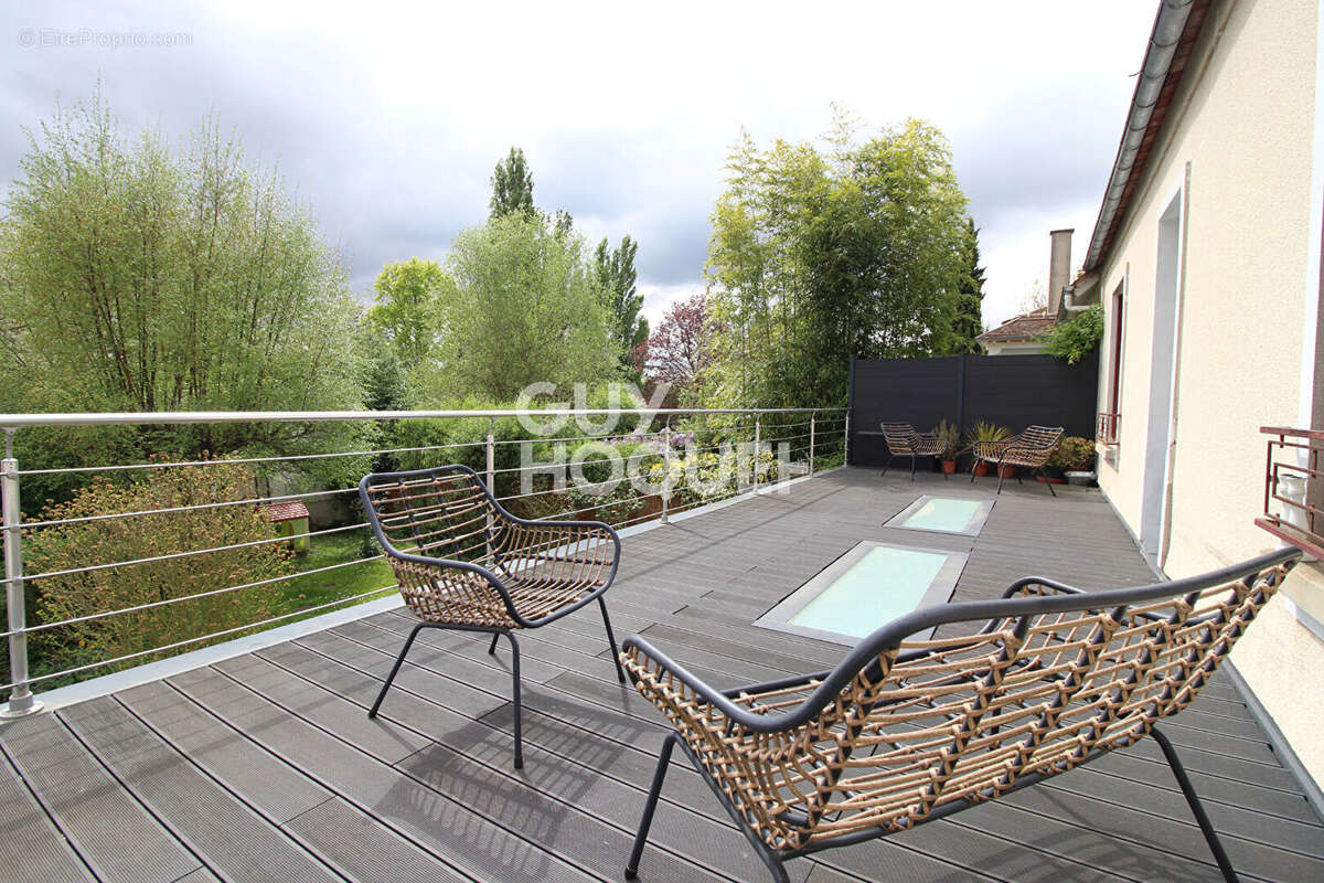 Maison à OZOUER-LE-VOULGIS