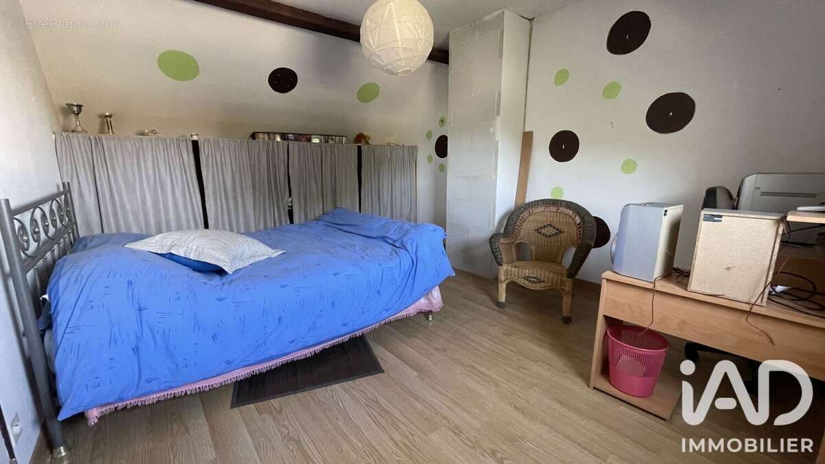 Maison 146 m² à La Chaussee-Saint-Victor  - photo 7