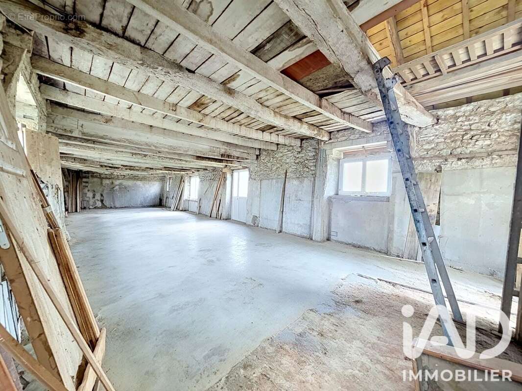 Maison 149 m² à Saint-Caradec  - photo 3