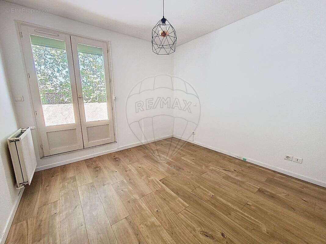 Autre à NIMES