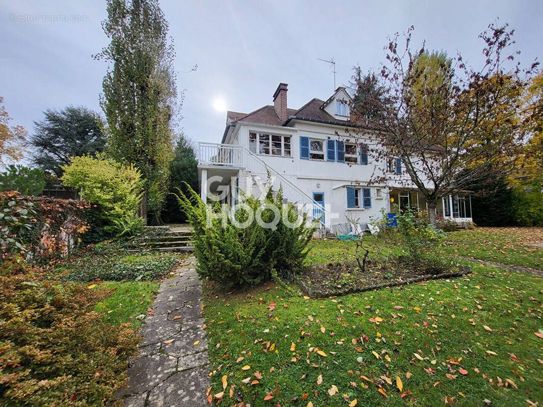 Maison à LA CELLE-SAINT-CLOUD