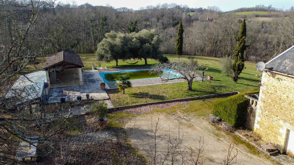 Maison à CENAC-ET-SAINT-JULIEN