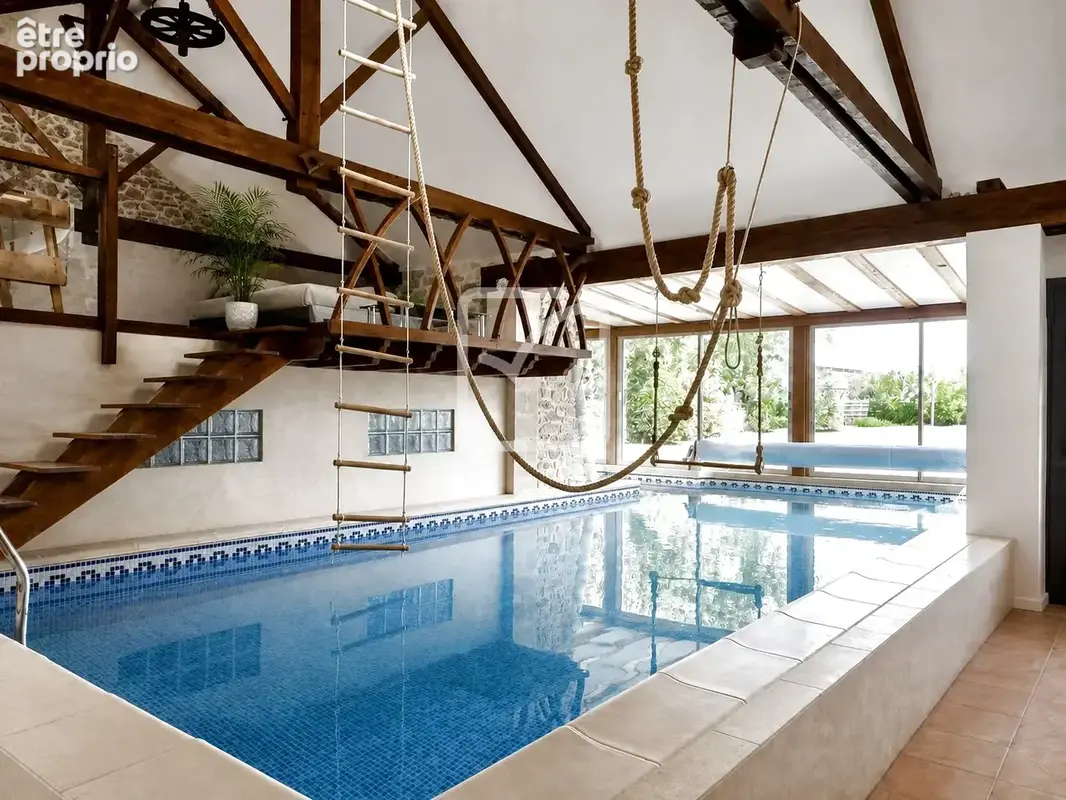 Propriété de caractère avec piscine intérieure - photo 5