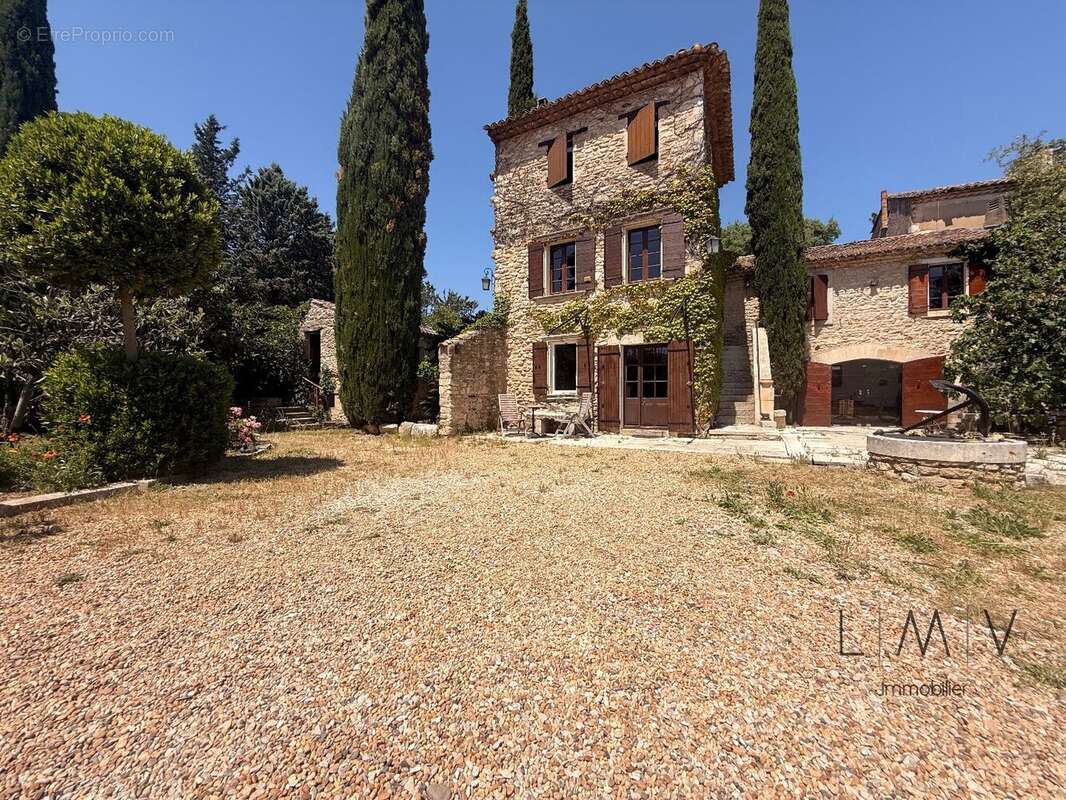 Maison à OPPEDE