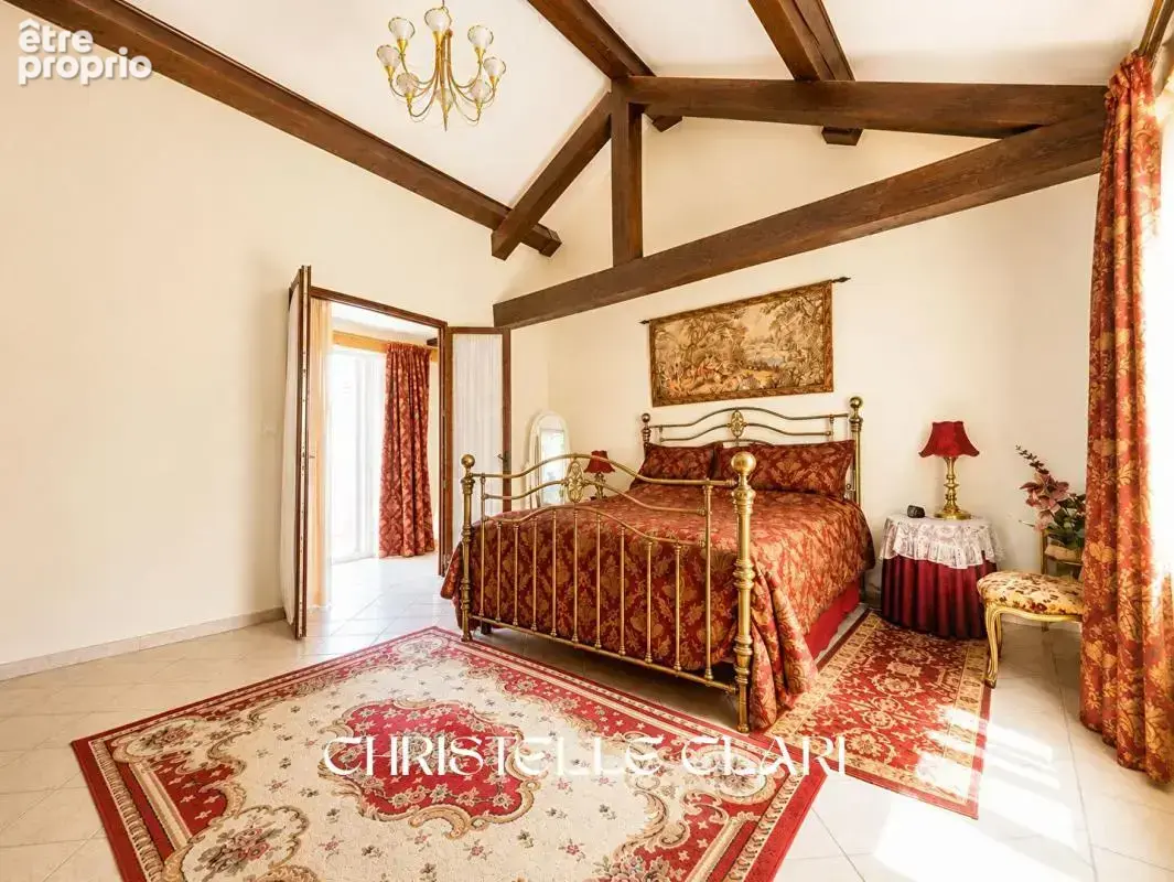 Domaine 374 m² sur terrain de 3,59 ha - photo 2