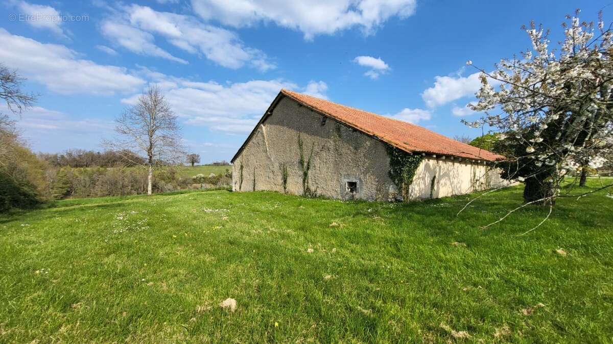 Maison à TOCANE-SAINT-APRE