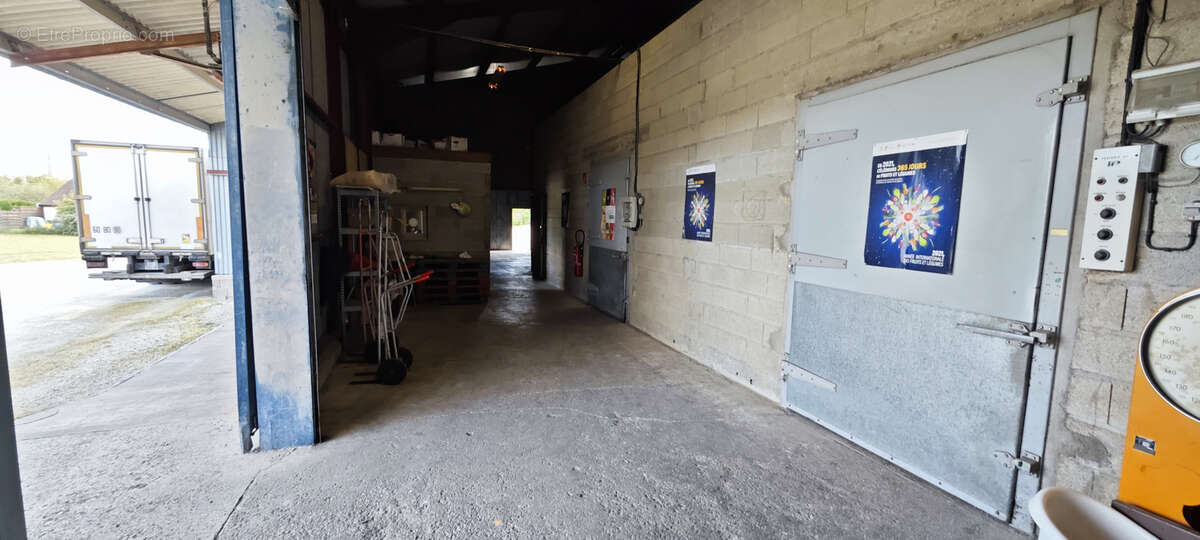 Commerce à LEZINNES