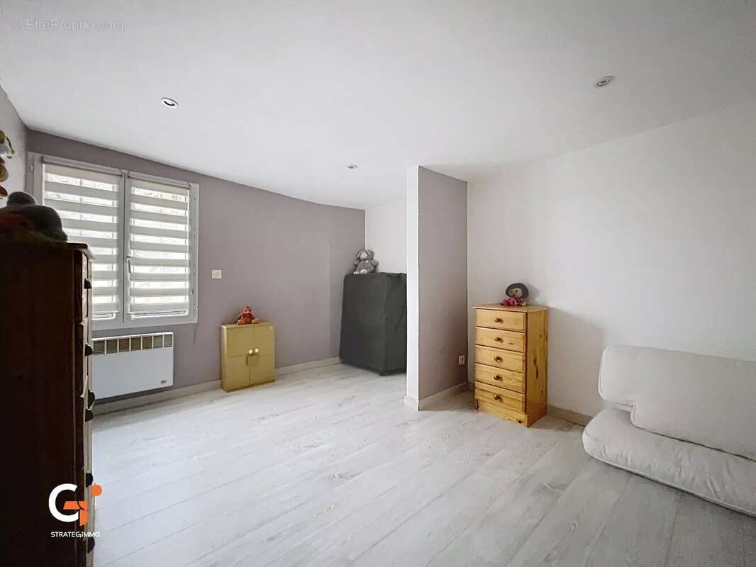 Maison de ville avec annexes - photo 8