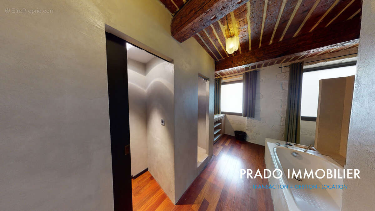 Appartement à MARSEILLE-1E