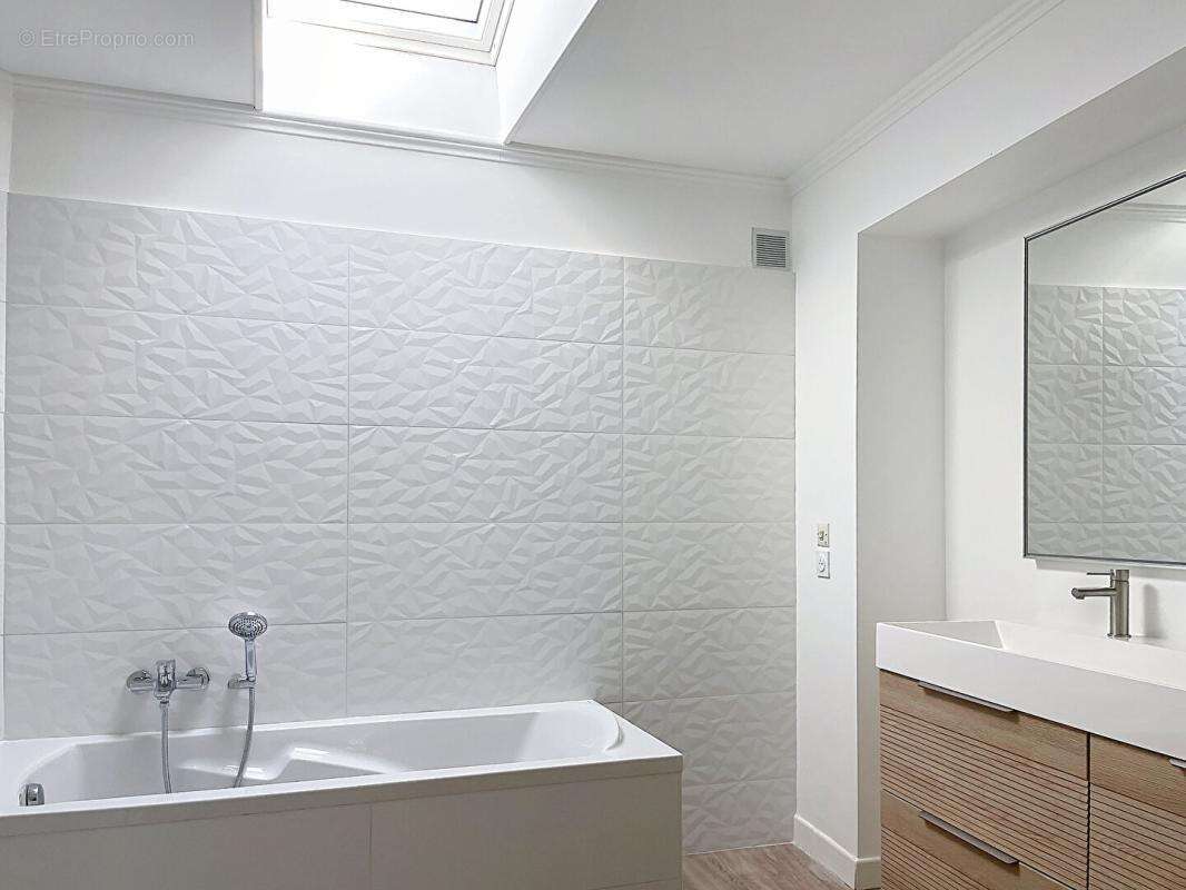 Belle demeure en pierre rénovée centre village 232 m2, 5 chambres, jardin, dépendance - photo 7