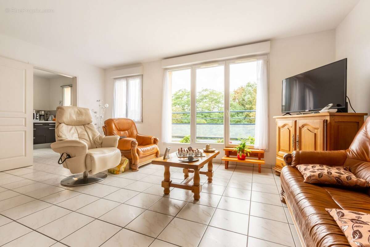 Appartement à AVION