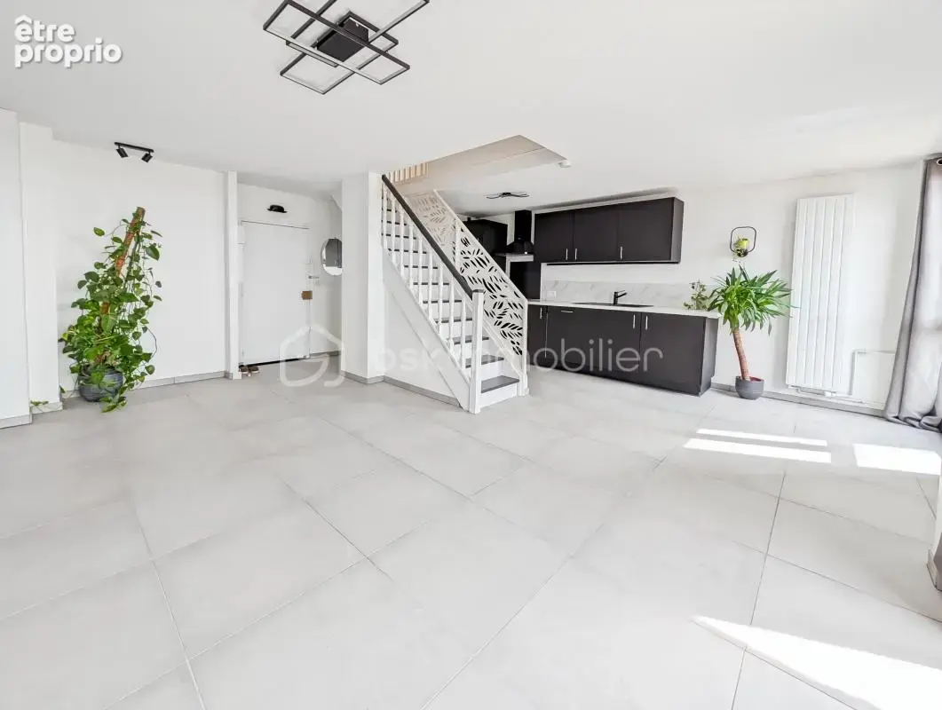 Superbe duplex champigny centre proche futur metro 15 avec parking balcon et cave - photo 2