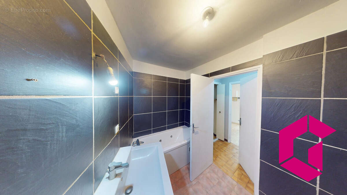 Appartement à LE CHAMBON-FEUGEROLLES