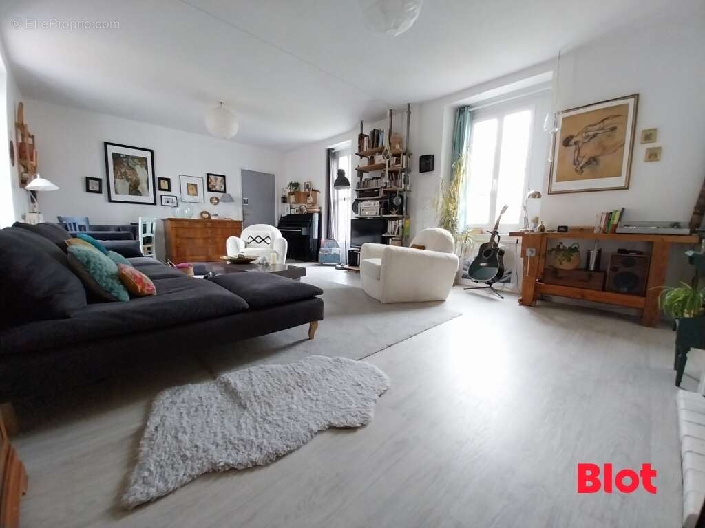 Maison à LA CHAPELLE-DES-FOUGERETZ