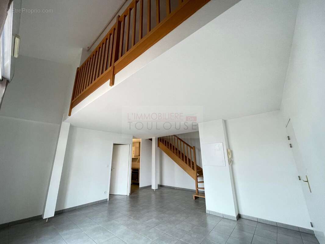Appartement t4 dernier etage + balcon + garage + parking - photo 4
