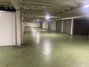 Parking à PARIS-17E