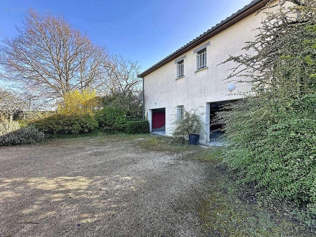 Maison à CHAMPAGNAC-DE-BELAIR