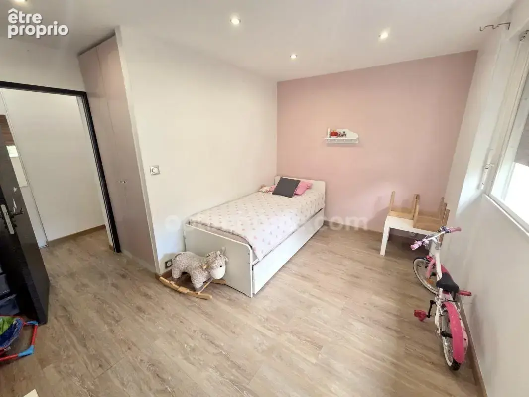 Appartement 5 pièces - 2ème étage - 102 m2 - Cave et Place de Parking - 212 000 € FAI - photo 8