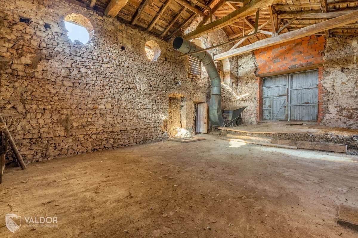 Maison à AMPLEPUIS
