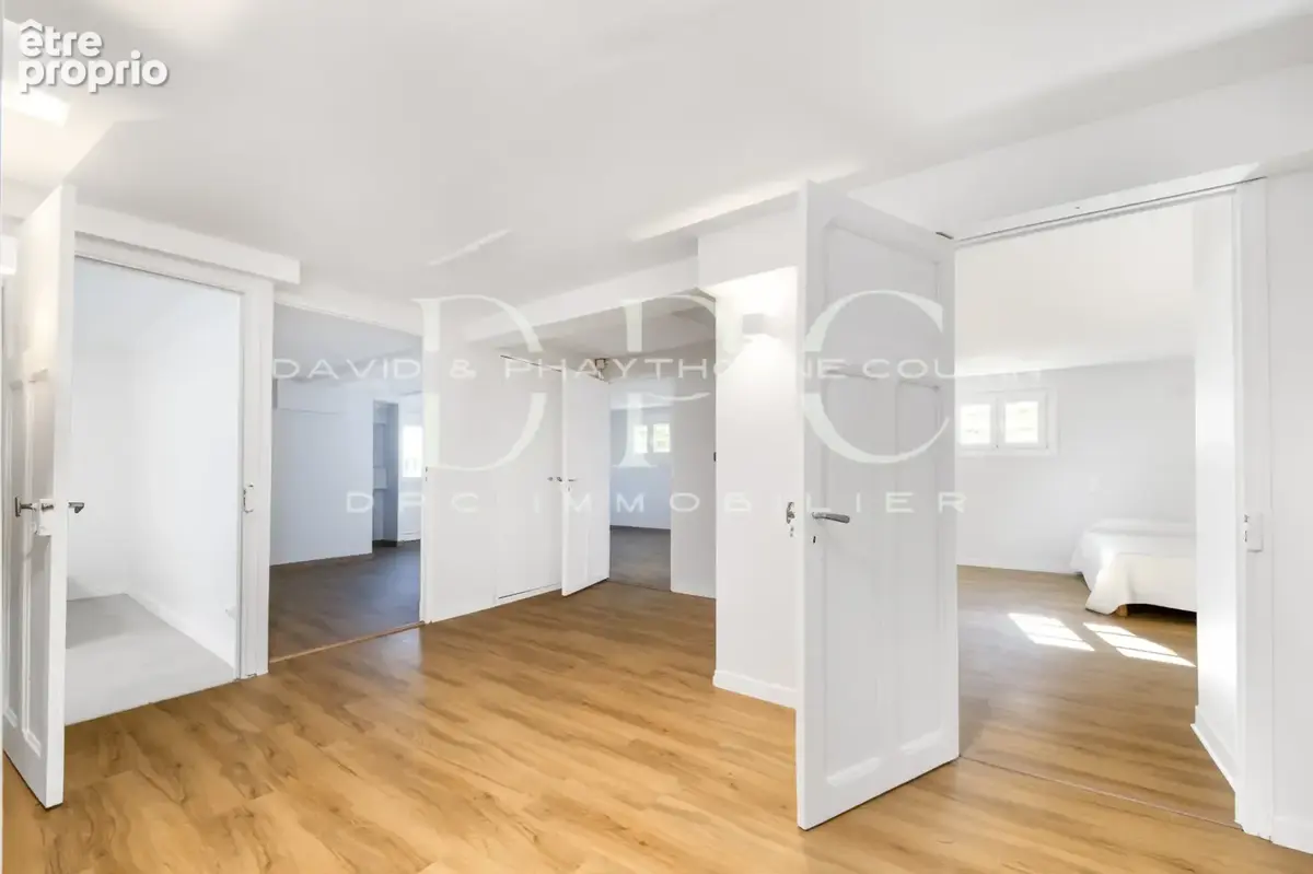 Maison de caractère, T6 de 171 m2 au calme avec jardin, terrasses et garages. - photo 9