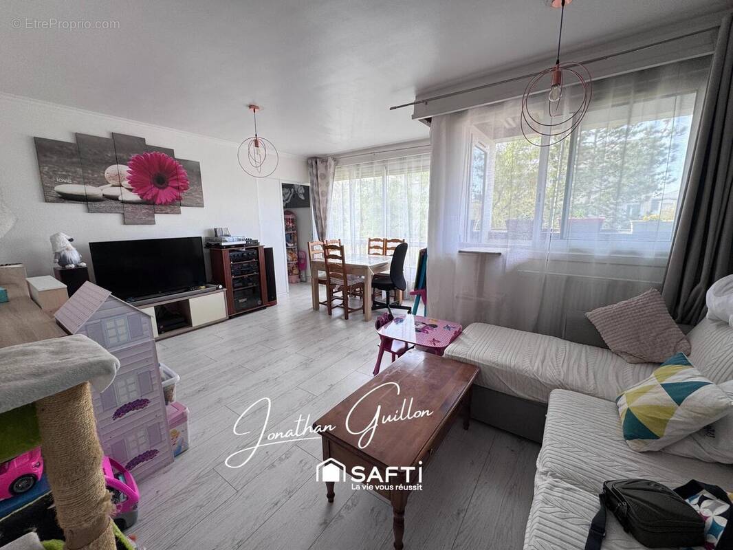 Photo 1 - Appartement à COMBS-LA-VILLE