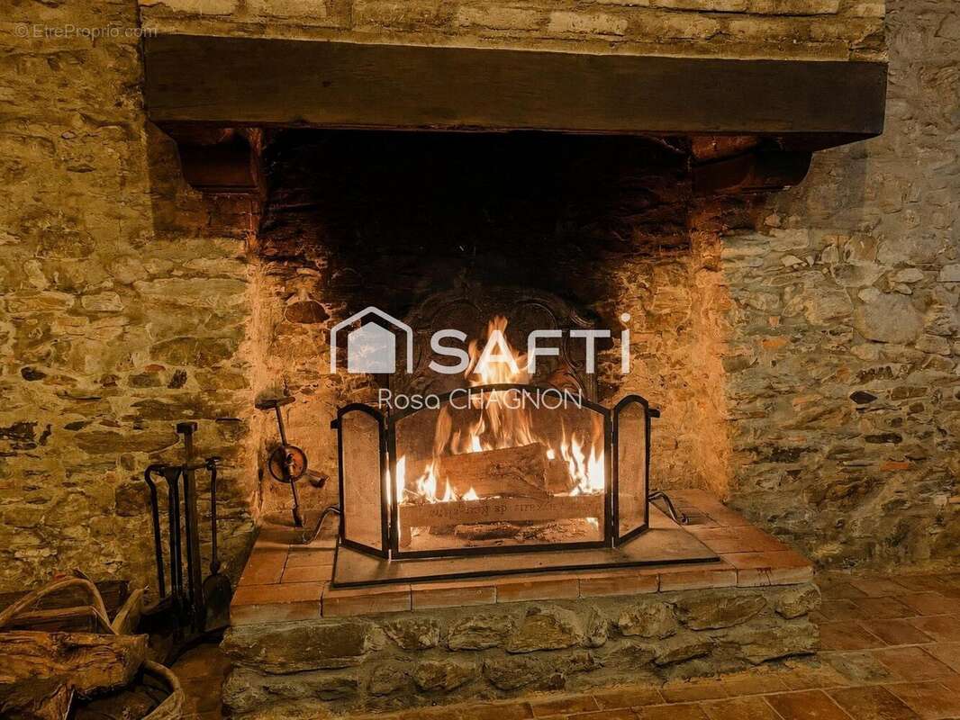 Maison 270 m² à Breuil-Barret  - photo 6