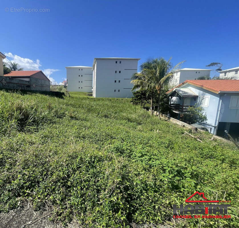 Terrain 631 m² à Le Lorrain  - photo 2