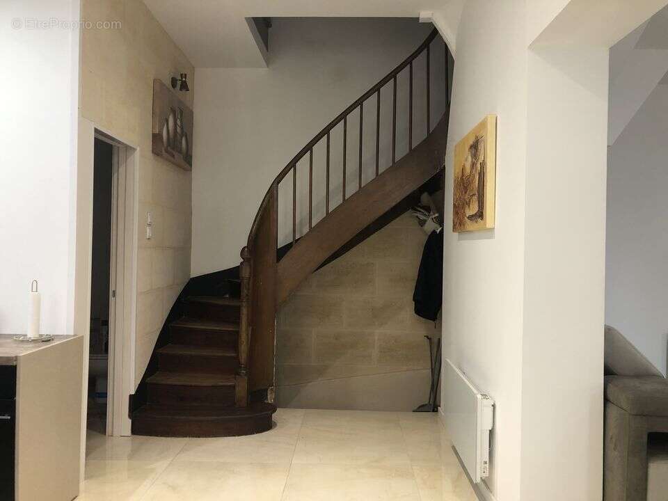 ESCALIER EN BOIS 
