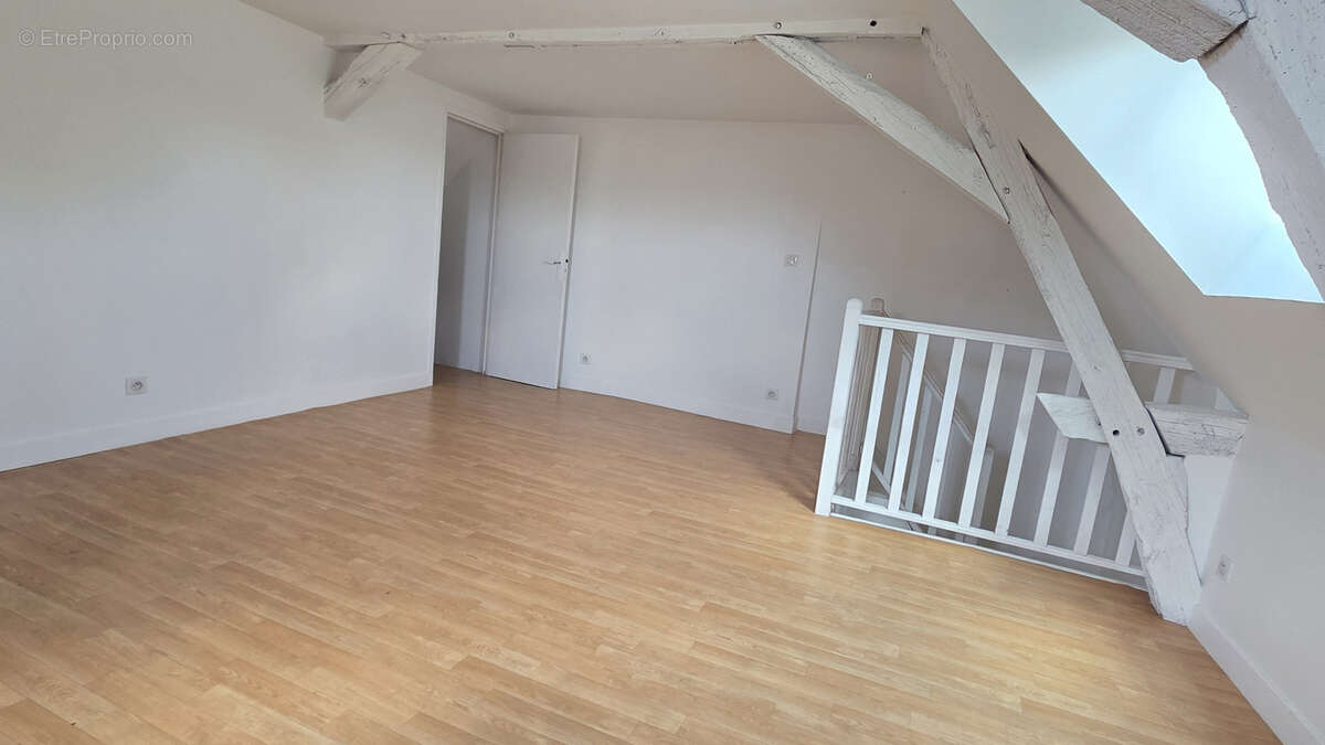 SOUVIGNY   Maison atypique de 129 m2 avec terrasse - photo 7