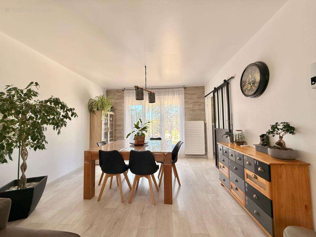 Maison à GENLIS