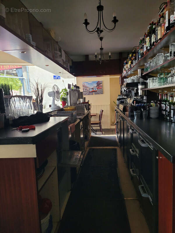 Commerce à SAINT-POURCAIN-SUR-SIOULE