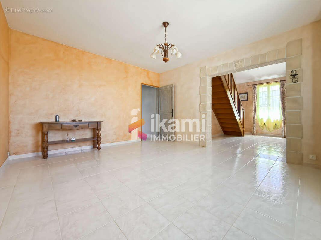 Maison 7 pièces de 102 m2 à Villeneuve sur Yonne 89500 - photo 3
